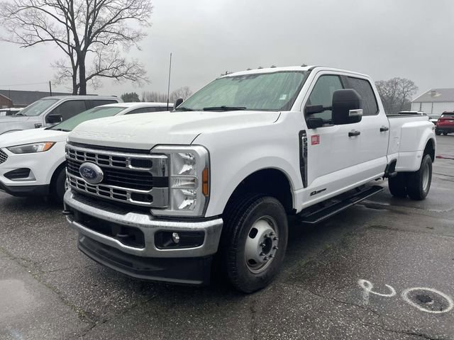 Certified 2025 Ford F350 XLT image 3