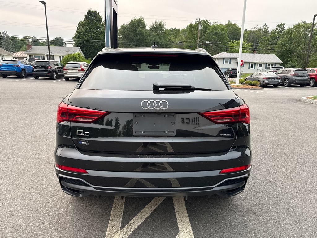 Used 2022 Audi Q3 2.0T Premium Plus w/ Premium Plus Package AWD/4WD video 4
