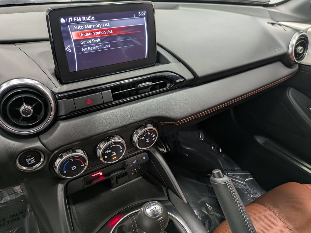 Used 2023 MAZDA MX-5 Miata Grand Touring w/ Weather Package RWD image 13