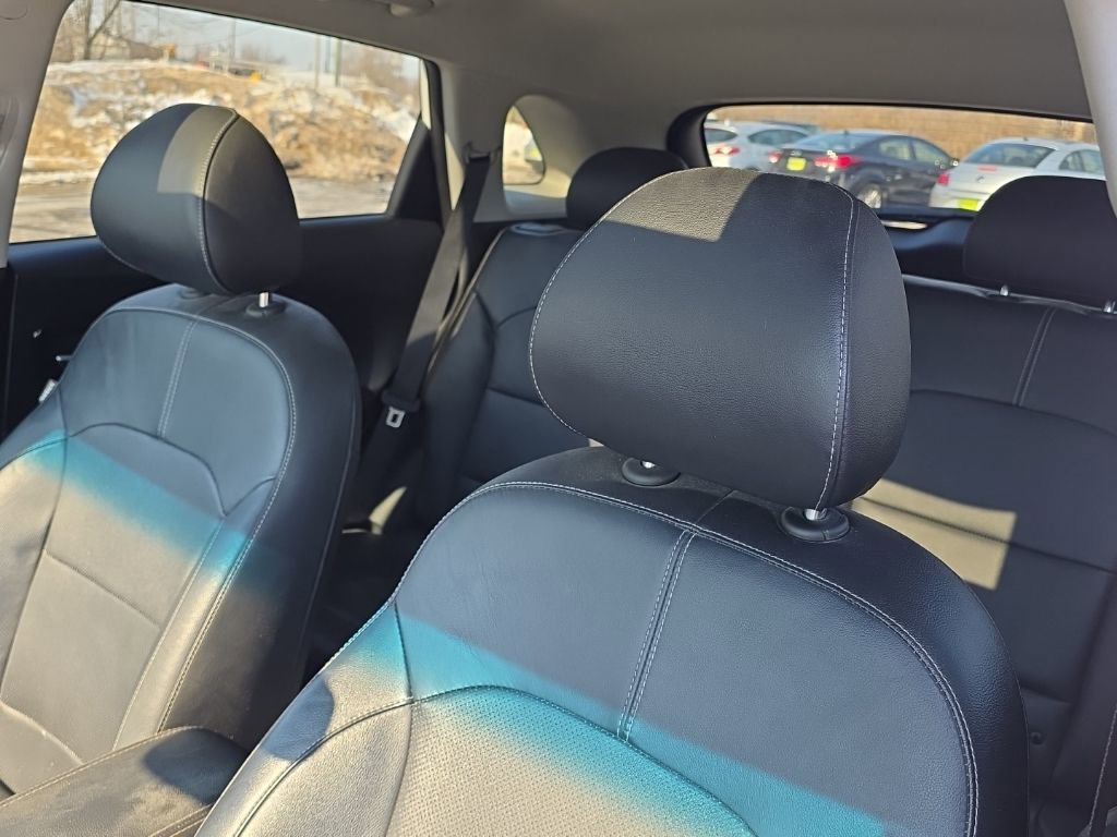 Used 2019 Kia Niro Touring image 16