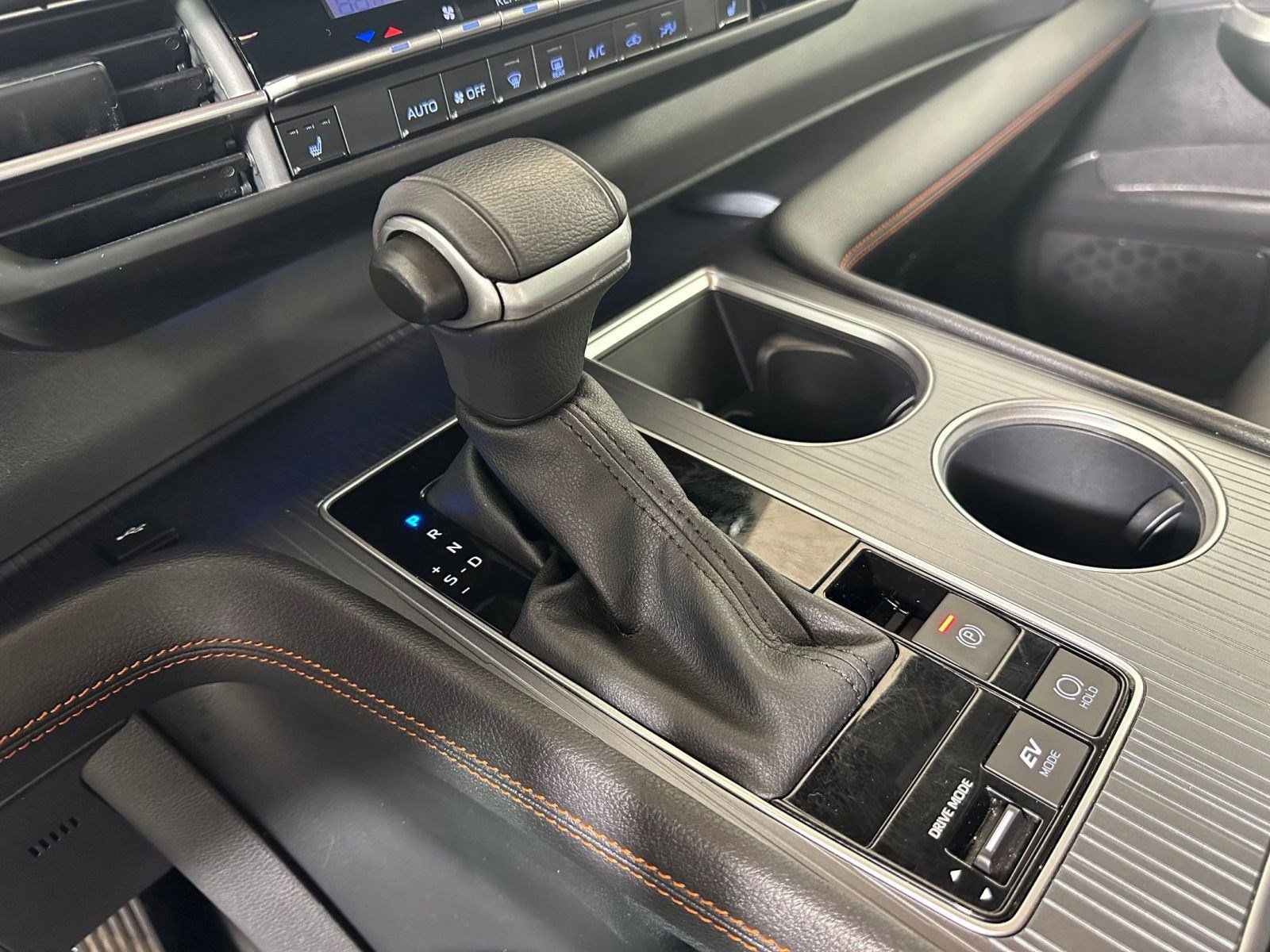 Used 2023 Toyota Sienna XSE image 17