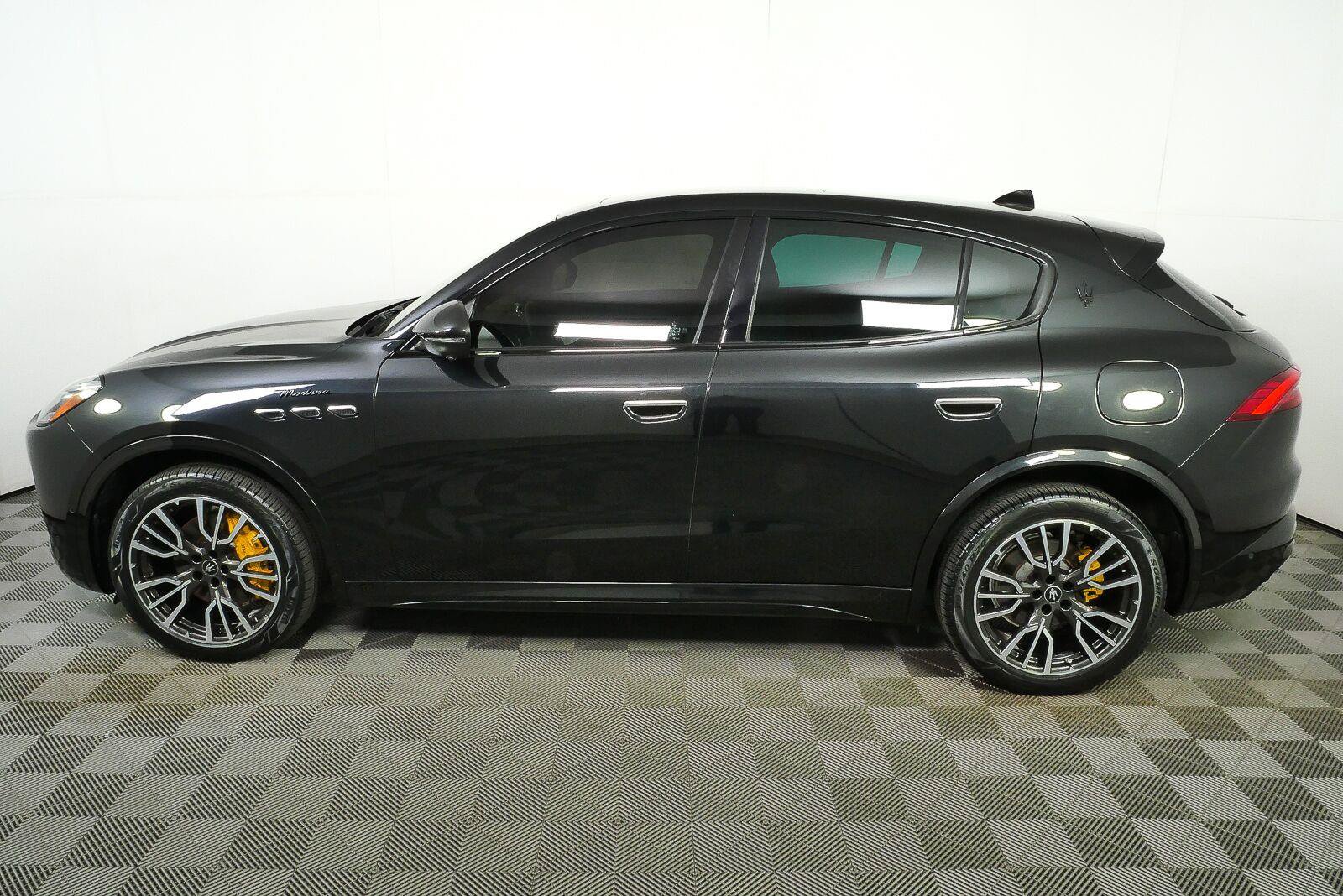 Used 2023 Maserati Grecale Modena AWD/4WD image 27