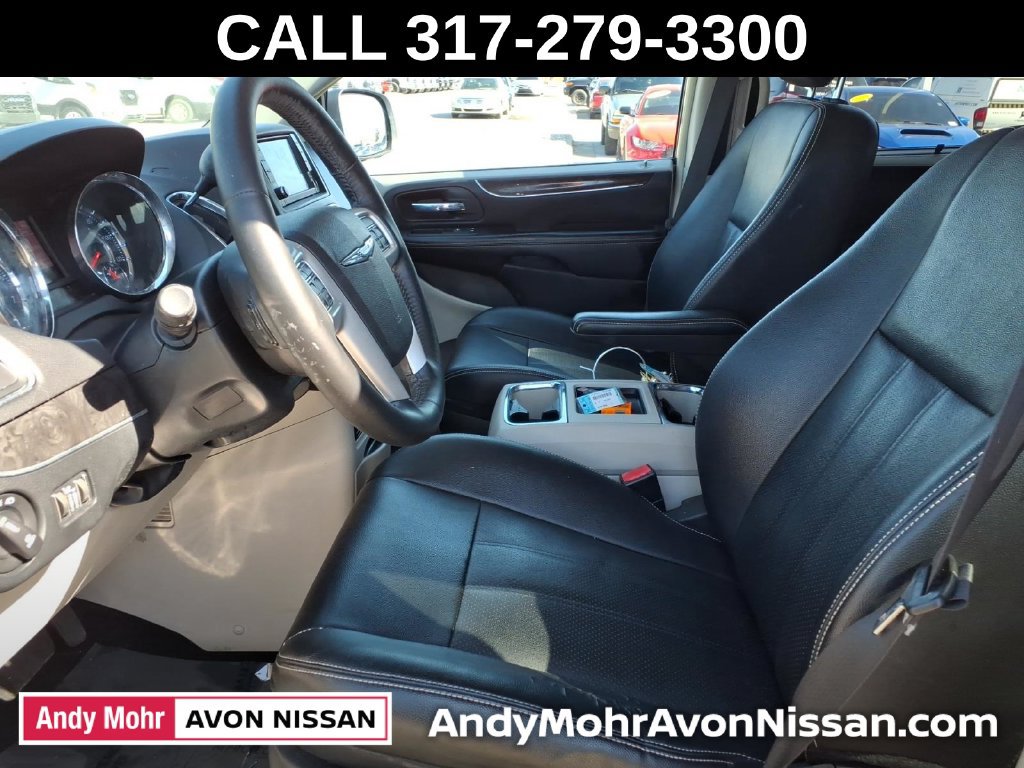 Used 2016 Chrysler Town & Country Touring-L FWD image 17