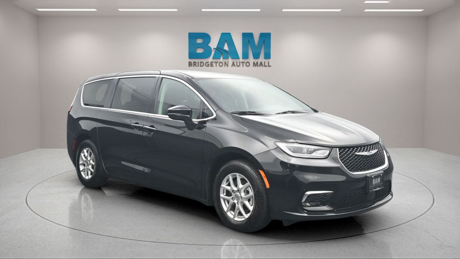Used 2024 Chrysler Pacifica Touring-L FWD video 1