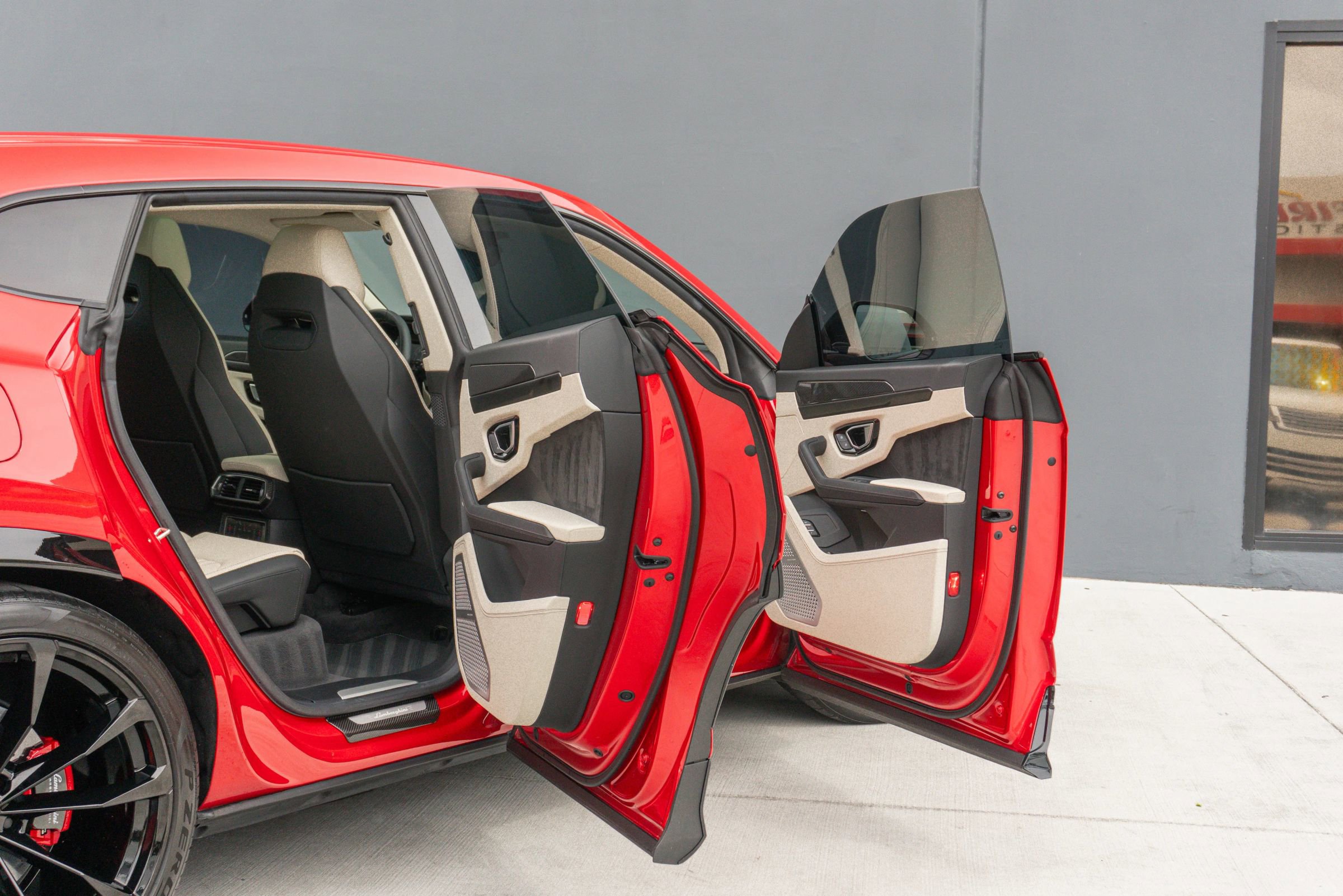 Used 2023 Lamborghini Urus S image 55