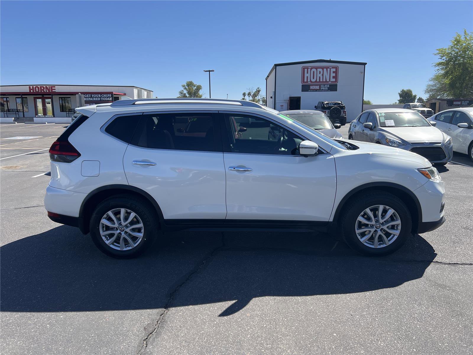 Used 2018 Nissan Rogue SV w/ Premium Package AWD/4WD image 4