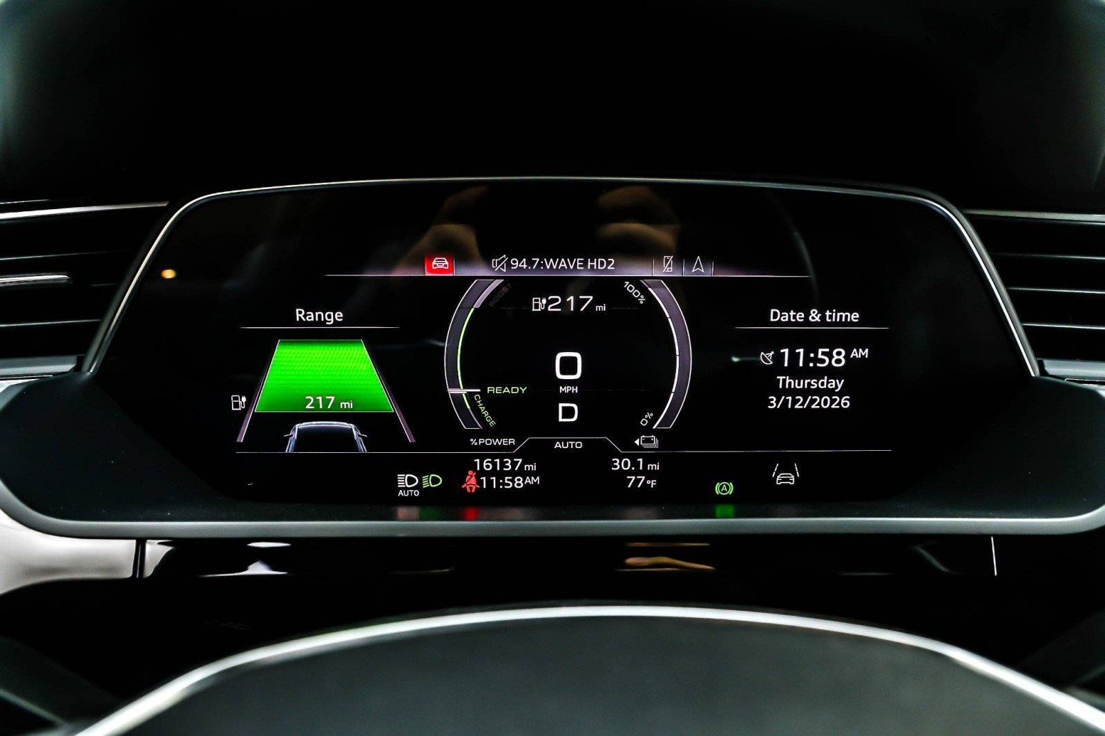 Used 2024 Audi Q8 e-tron Premium image 19