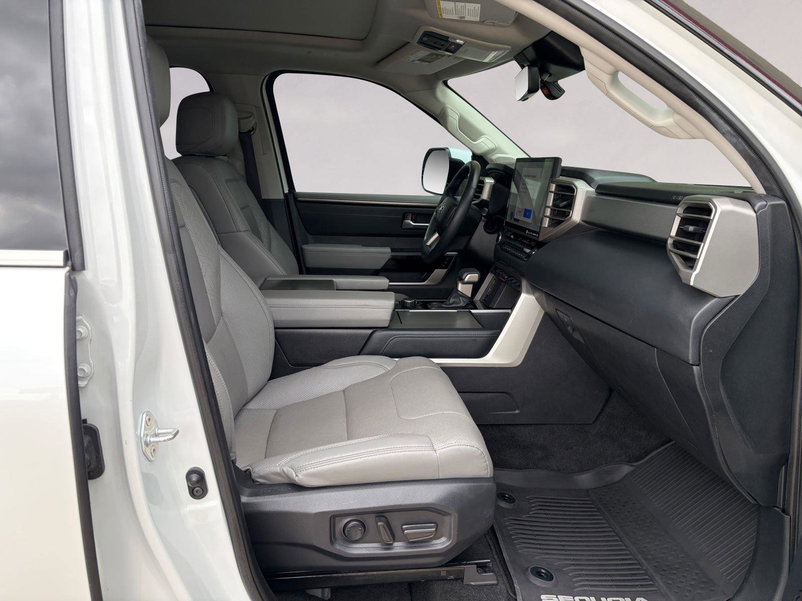 Used 2023 Toyota Sequoia Limited image 15