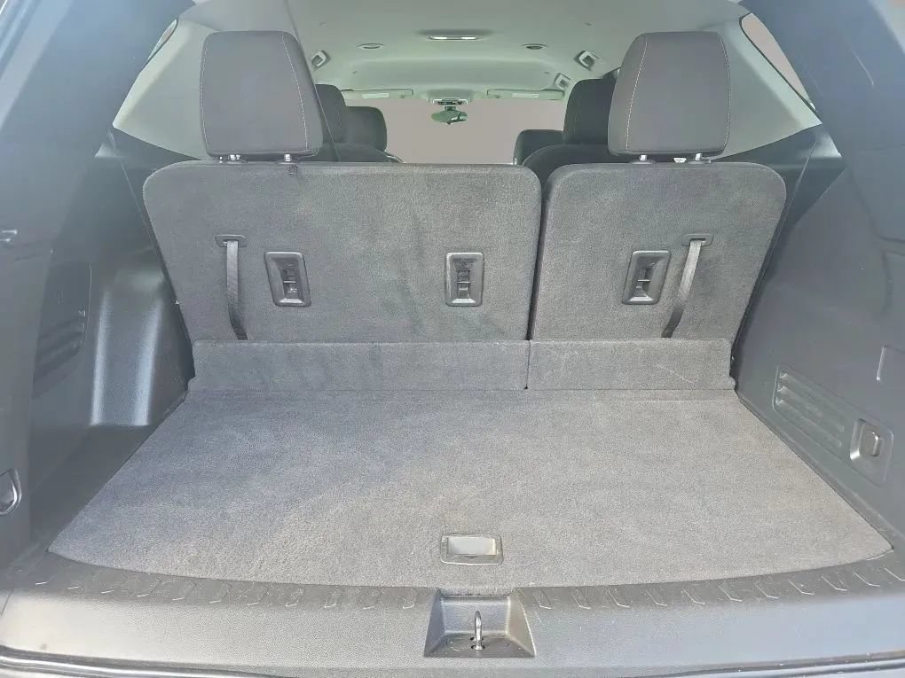 Used 2020 Chevrolet Traverse LT w/ LPO, Blackout Package AWD/4WD image 11