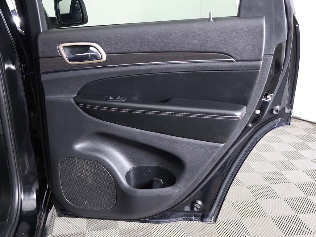 Used 2017 Jeep Grand Cherokee Limited image 28