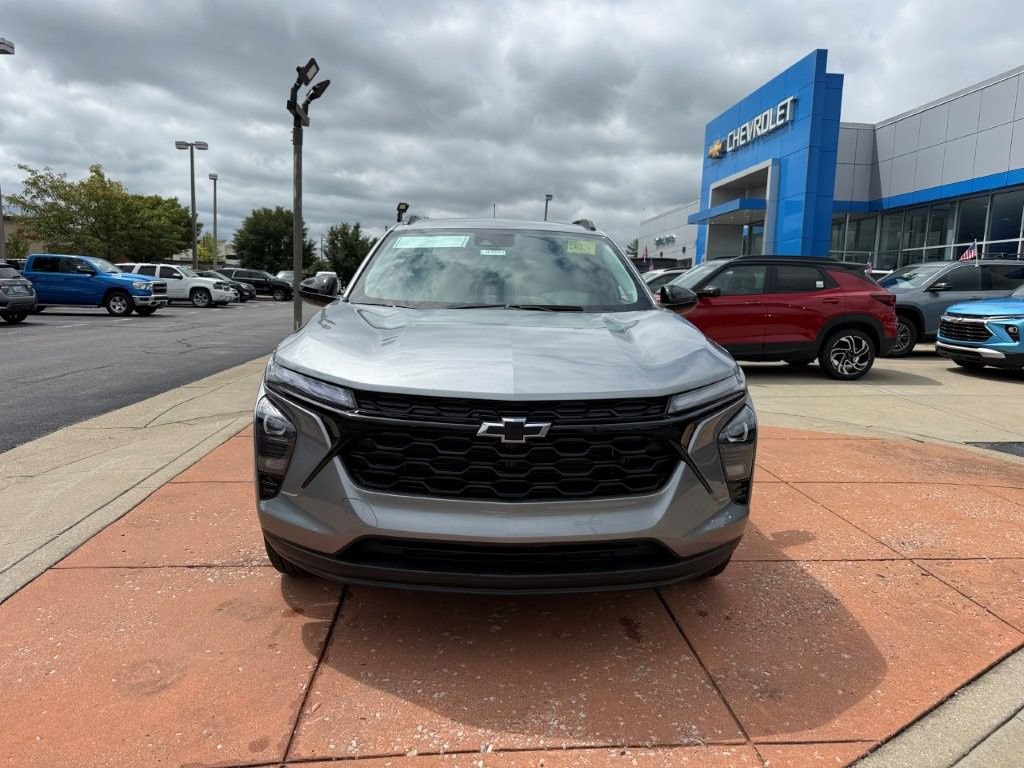 New 2026 Chevrolet Trax LT w/ Midnight Edition FWD image 2