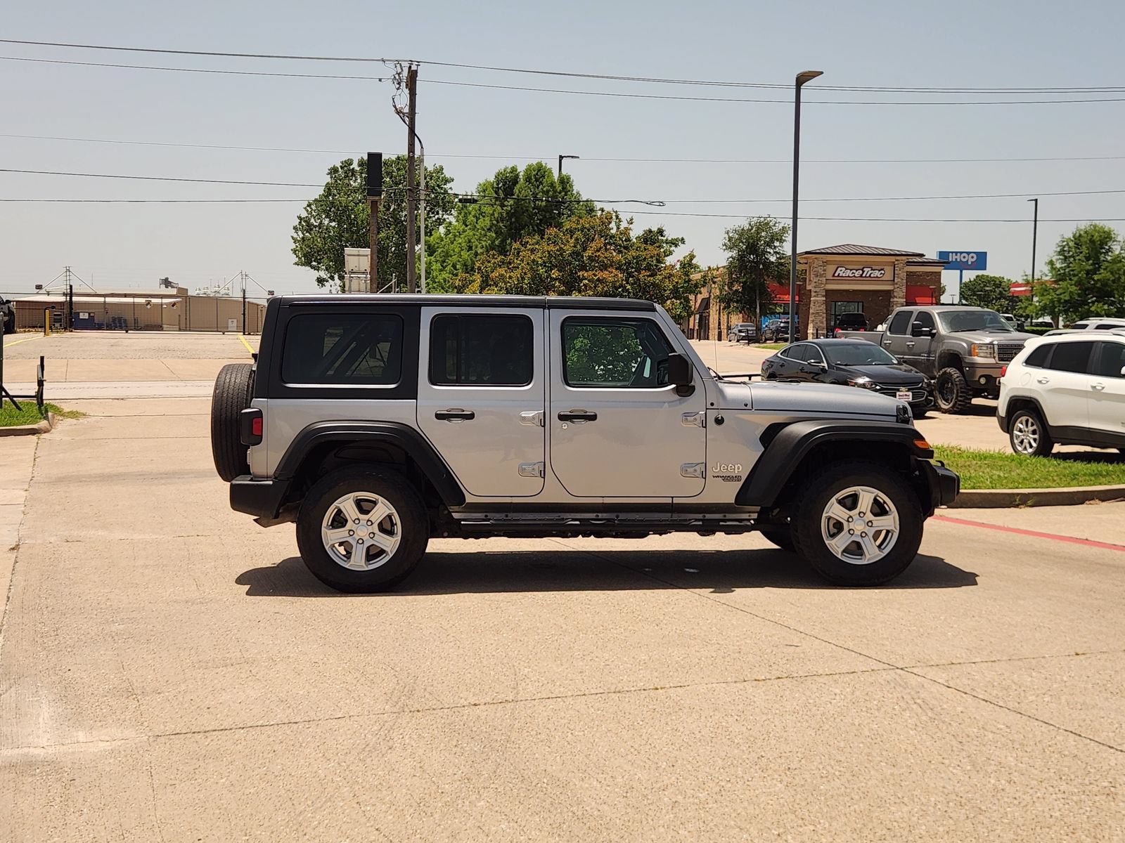 Used 2018 Jeep Wrangler Unlimited Sport S AWD/4WD image 7