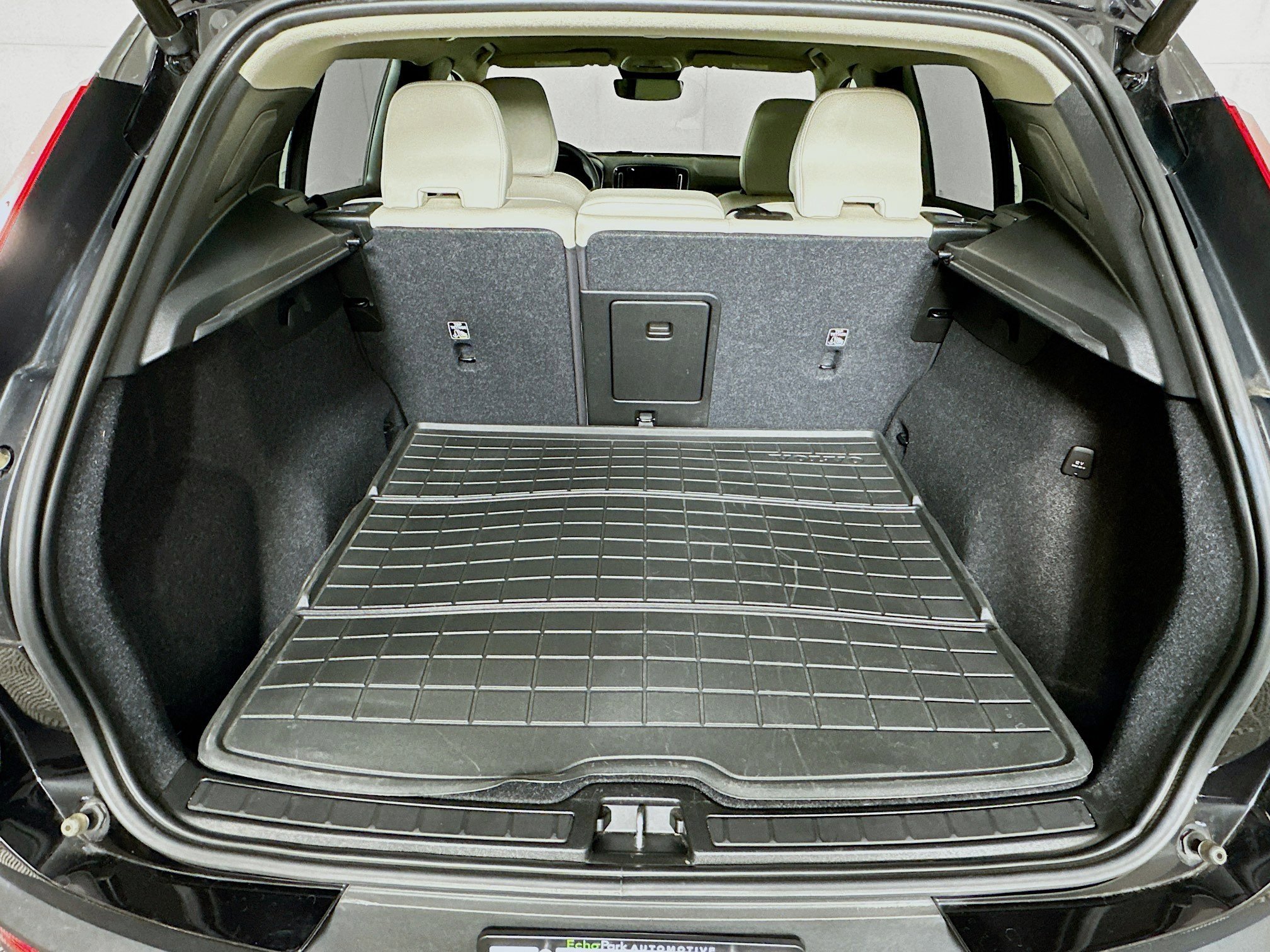 Used 2023 Volvo XC40 B5 Plus w/ Driver Assist Package image 28