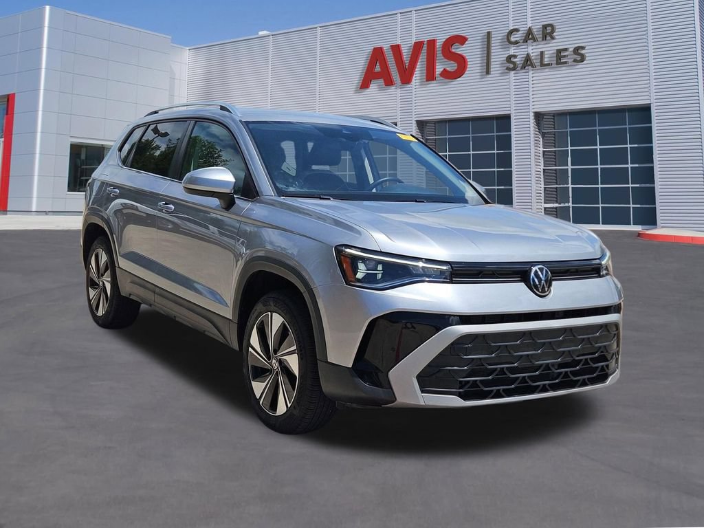 Used 2025 Volkswagen Taos SE AWD/4WD image 9