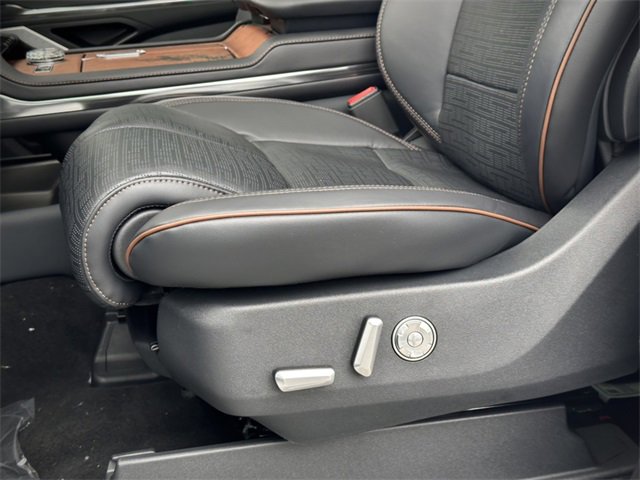 New 2025 Lincoln Navigator Black Label image 24