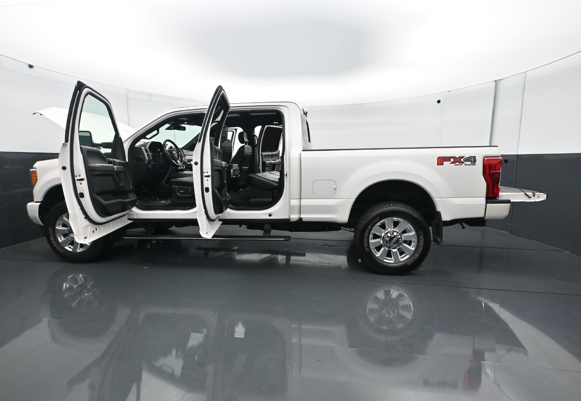 Used 2019 Ford F350 Platinum w/ Platinum Ultimate Package AWD/4WD image 32