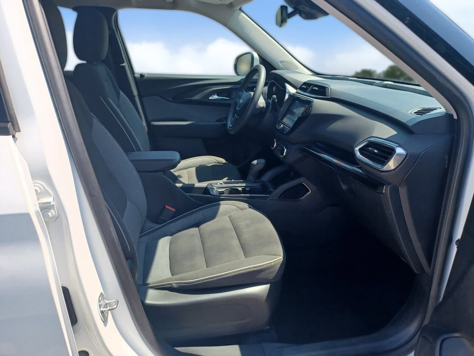 Used 2022 Chevrolet TrailBlazer LT w/ Convenience Package AWD/4WD image 19