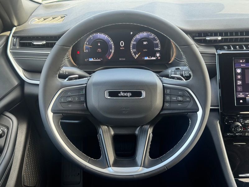 Used 2025 Jeep Grand Cherokee Altitude image 13