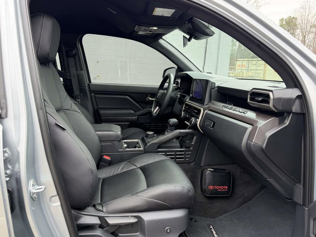 Used 2025 Toyota Tacoma TRD Sport image 12