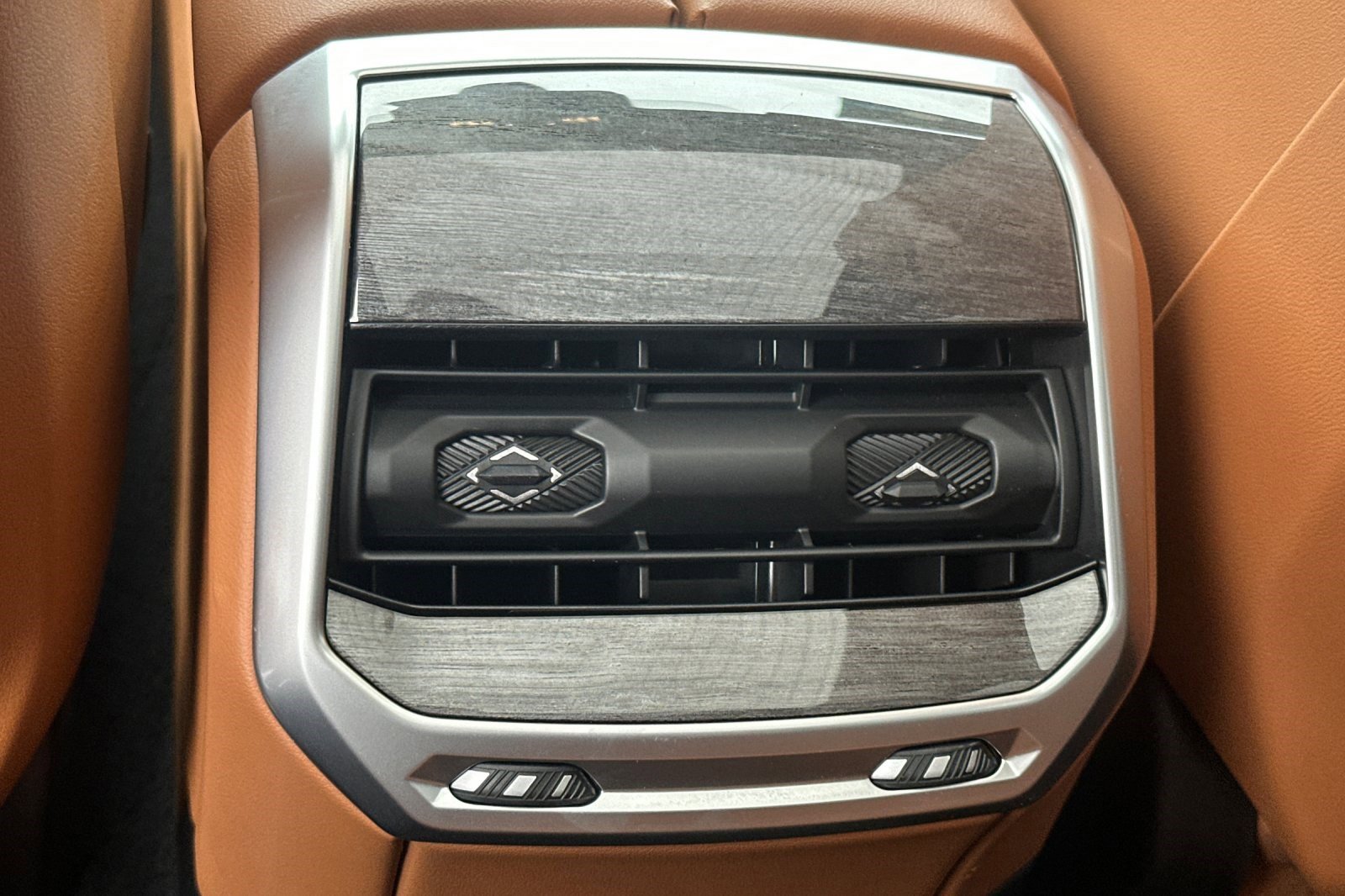 Certified 2025 BMW 740i RWD image 16