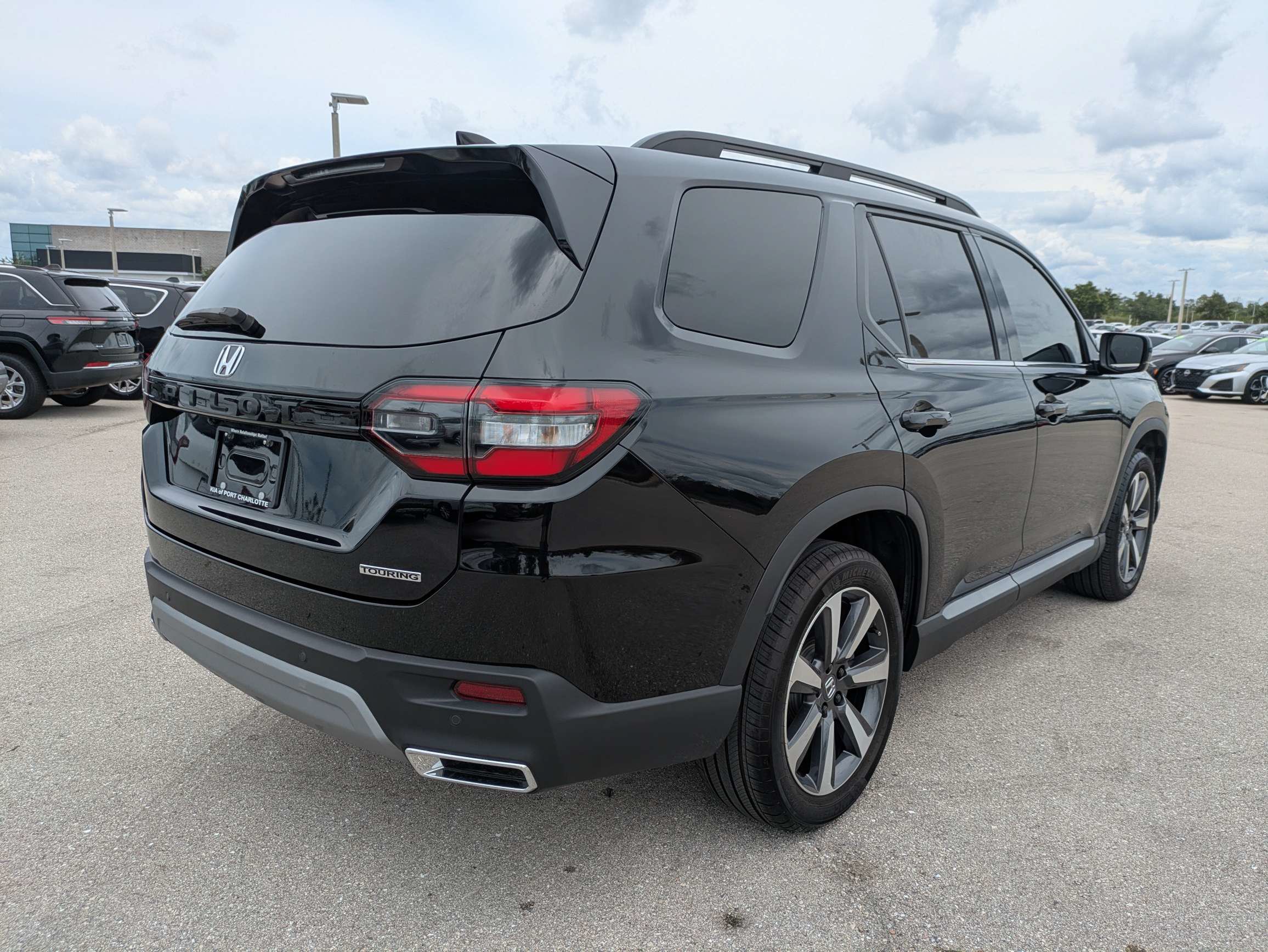 Used 2025 Honda Pilot Touring image 5
