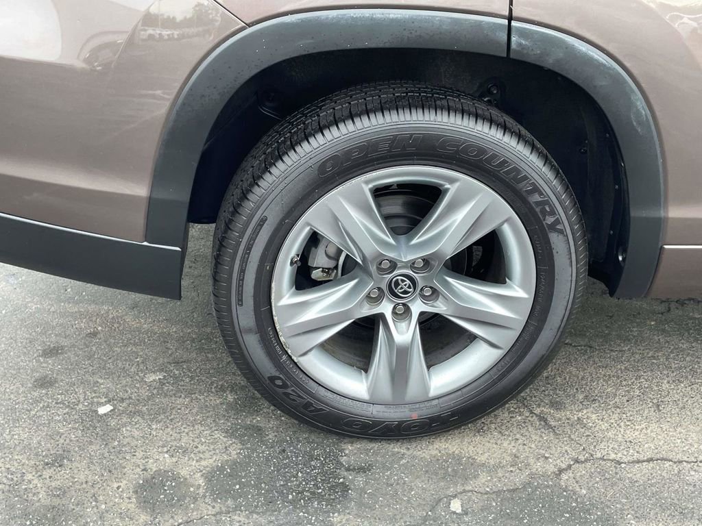 Used 2019 Toyota Highlander Limited FWD image 9
