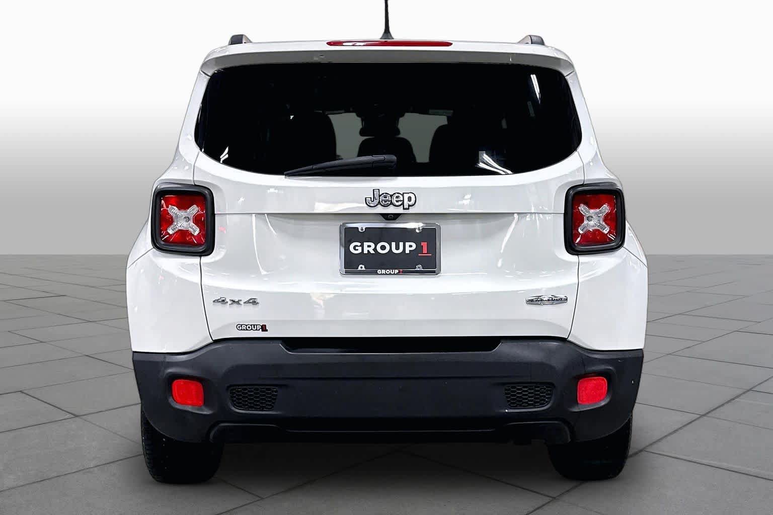 Used 2015 Jeep Renegade Latitude w/ Cold Weather Group II AWD/4WD image 5