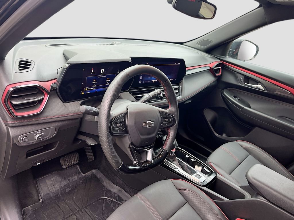 Used 2025 Chevrolet TrailBlazer RS w/ Convenience Package FWD image 9