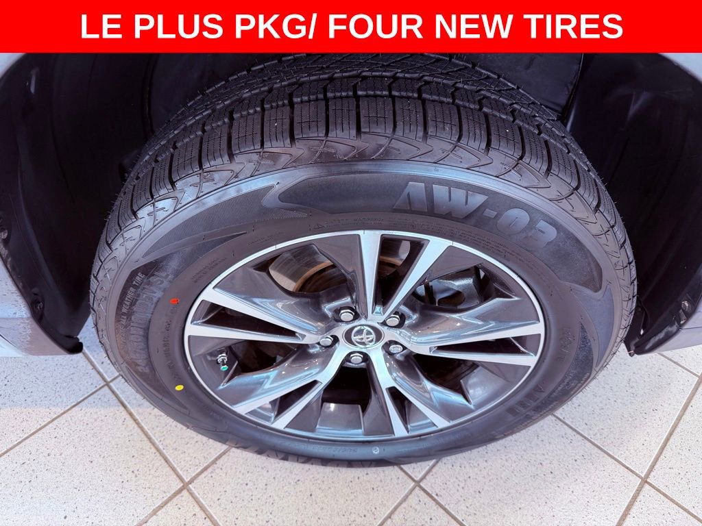 Used 2018 Toyota Highlander Plus FWD image 4