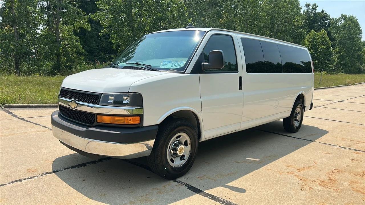 Used 2016 Chevrolet Express 3500 LT w/ LT Preferred Equipment Group RWD image 8