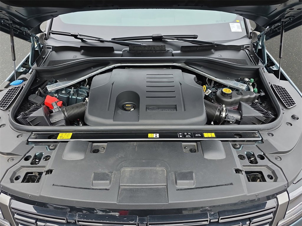 Used 2024 Land Rover Range Rover Sport SE image 32
