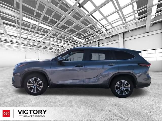 Used 2024 Toyota Highlander XLE image 6