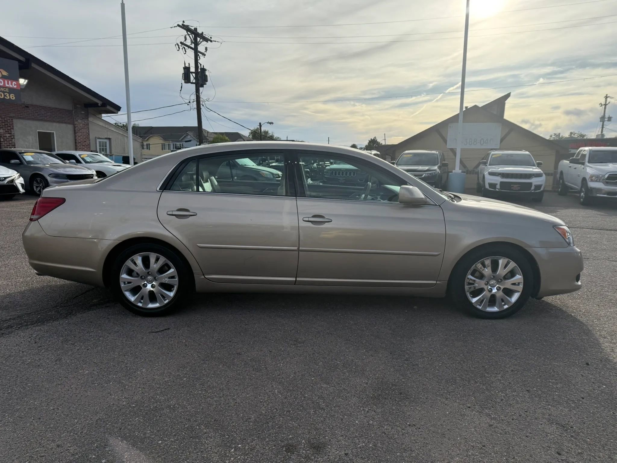 Used 2009 Toyota Avalon XLS FWD image 9