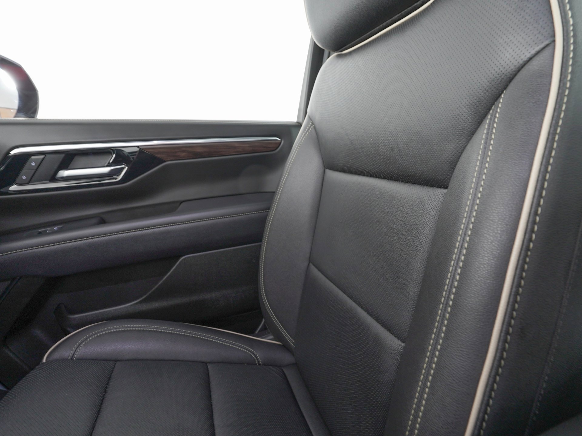 Used 2025 Chevrolet Tahoe Premier w/ Sun And Tow Package image 29