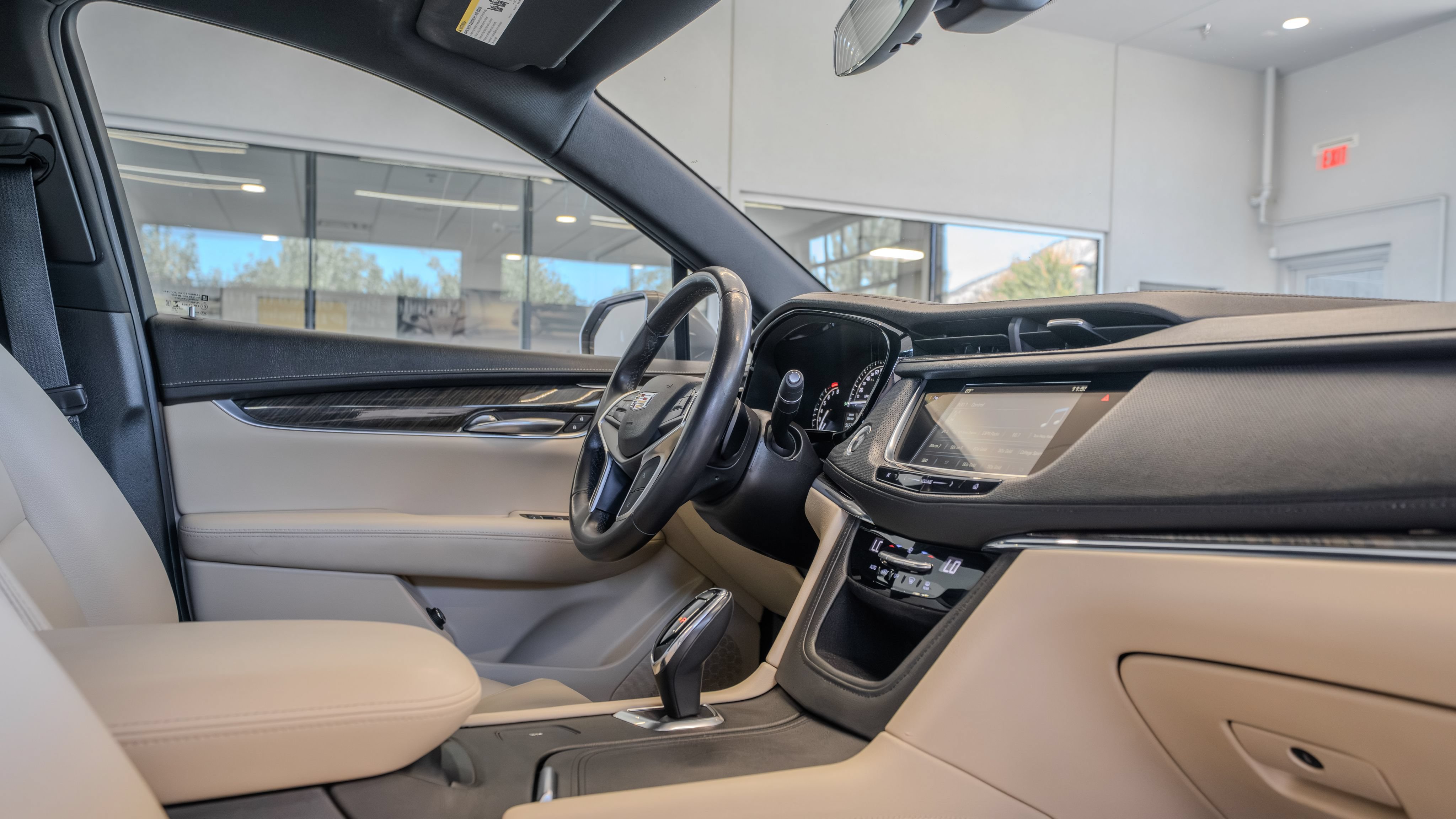 Used 2018 Cadillac XT5 FWD w/ LPO, Wheel Lock Package image 18