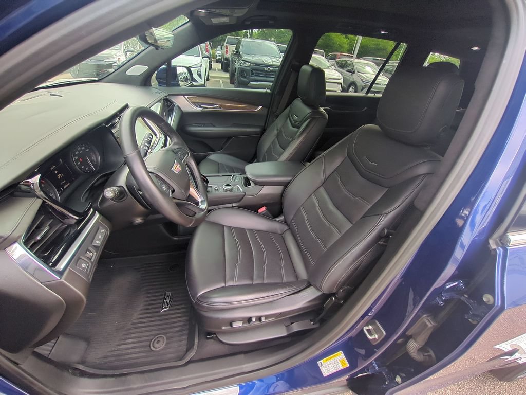 Used 2023 Cadillac XT6 Premium Luxury w/ Platinum Package AWD/4WD image 16