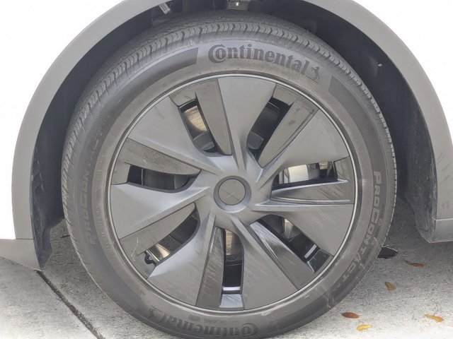 Used 2025 Tesla Model Y Long Range image 24