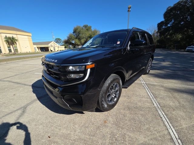 Certified 2025 Ford Expedition Active AWD/4WD image 4