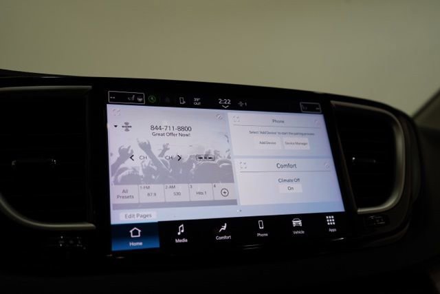 Used 2024 Chrysler Pacifica Touring-L image 25