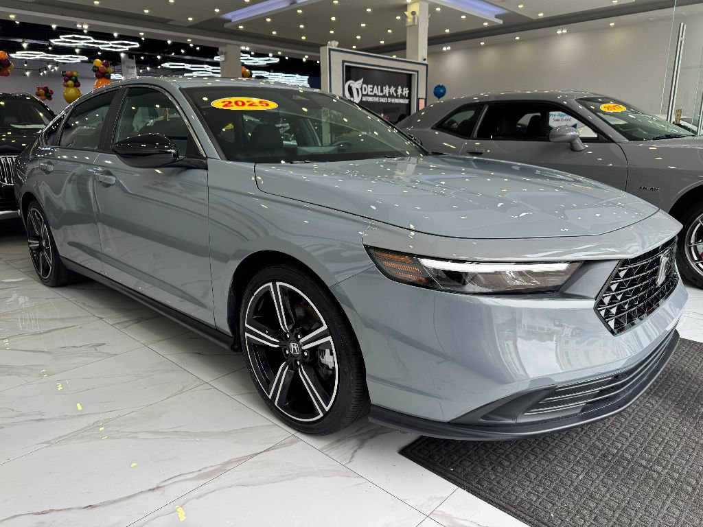 Used 2025 Honda Accord Sport image 3
