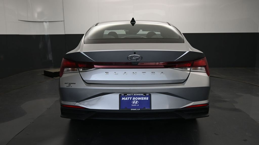 Used 2021 Hyundai Elantra SE FWD image 16