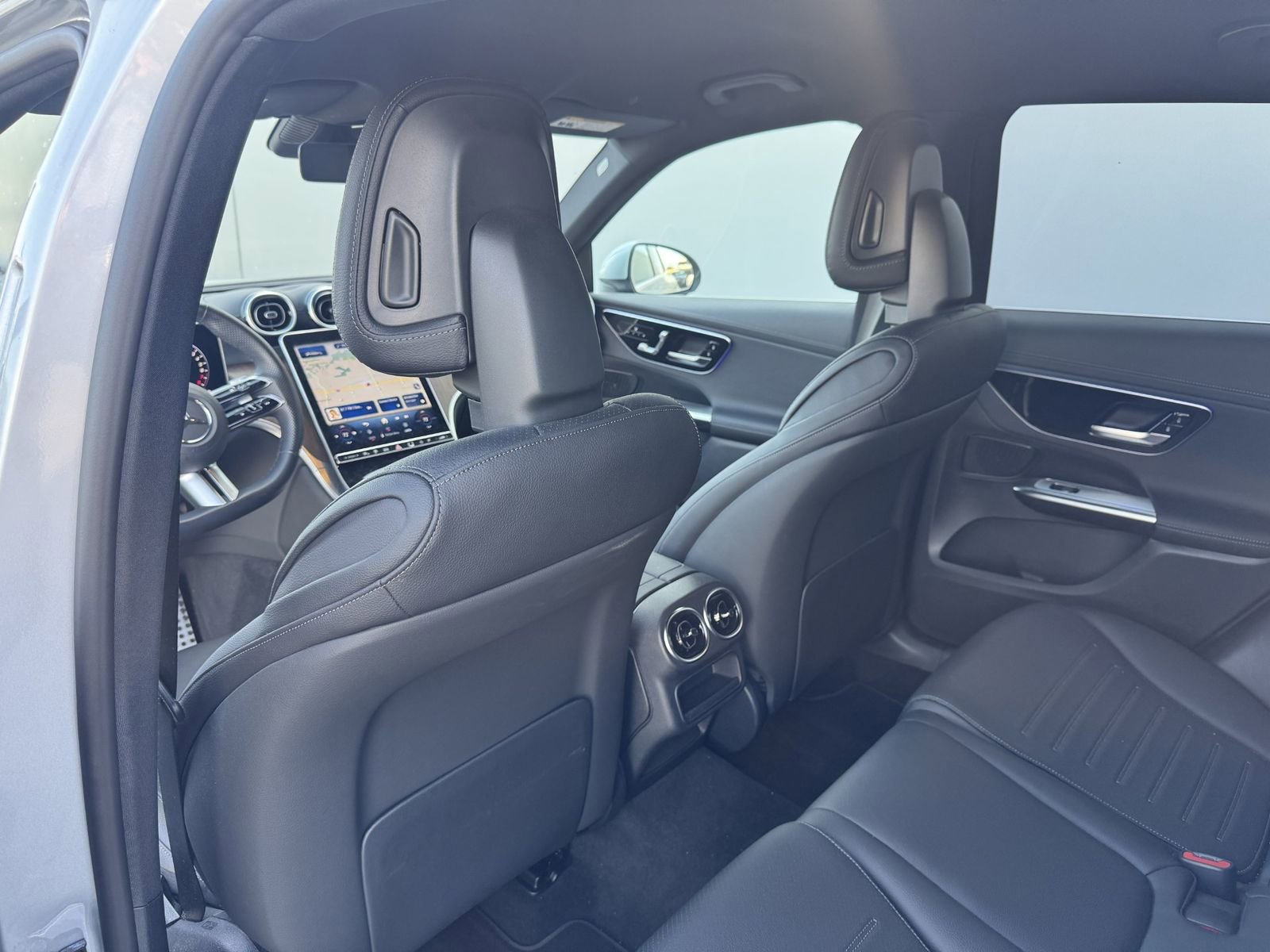 Used 2025 Mercedes-Benz GLC 350e image 5