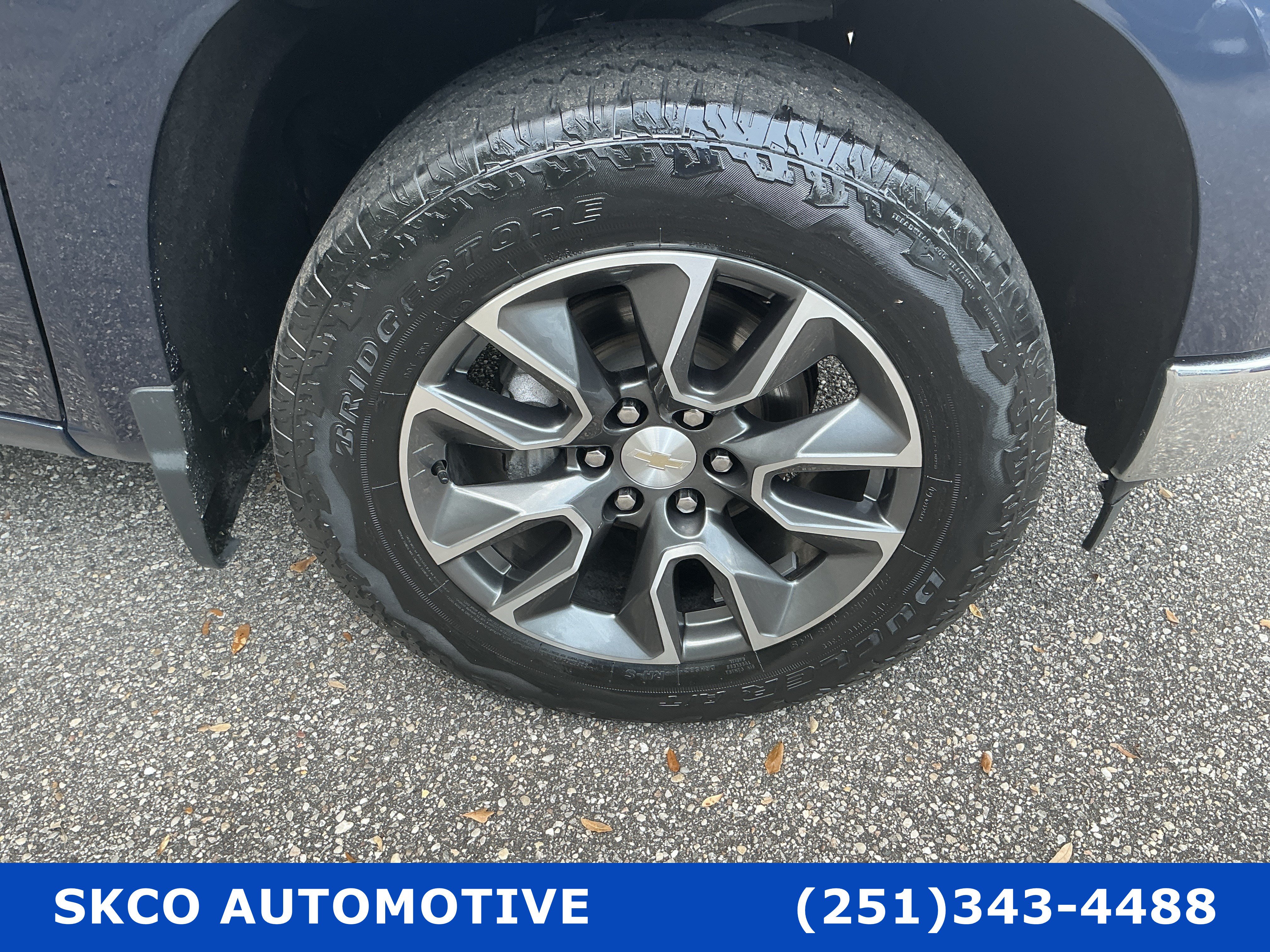 Used 2023 Chevrolet Silverado 1500 LT AWD/4WD image 9