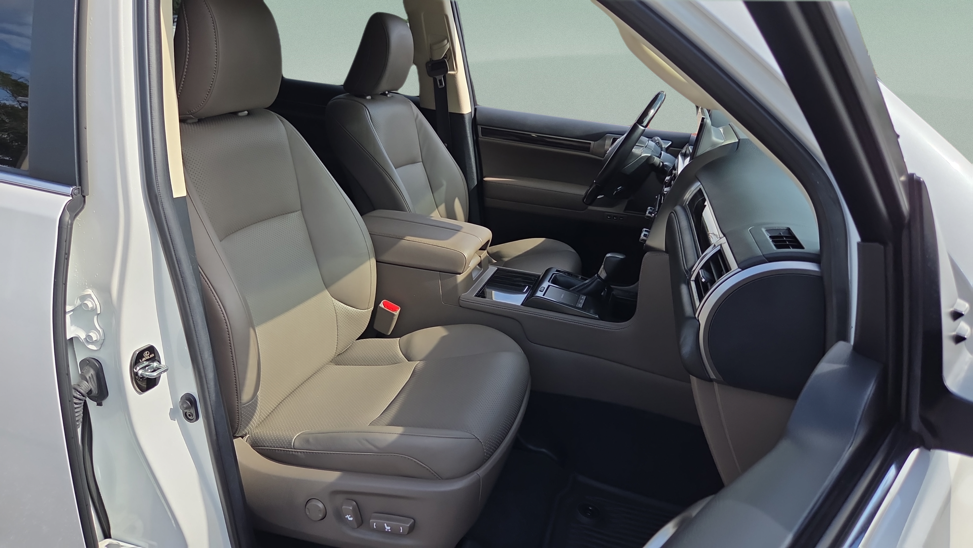 Used 2023 Lexus GX 460 Luxury w/ Accessory Package AWD/4WD image 15