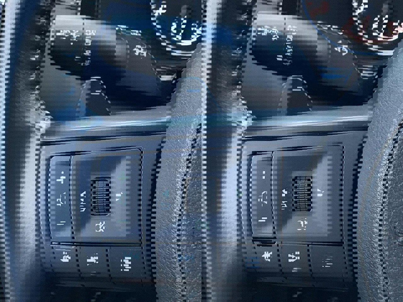 Used 2024 Nissan Pathfinder SV image 25