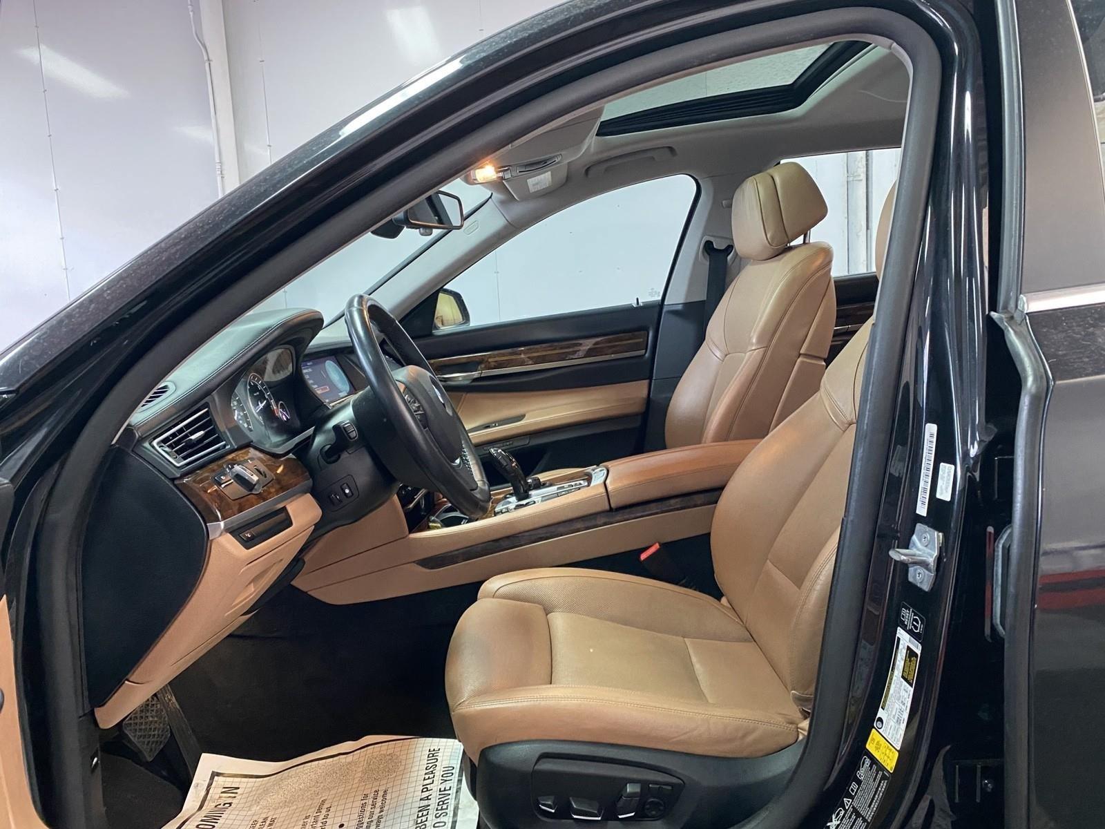 Used 2013 BMW 750Li xDrive image 22