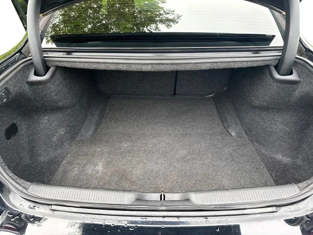 Used 2018 Dodge Charger R/T RWD image 9