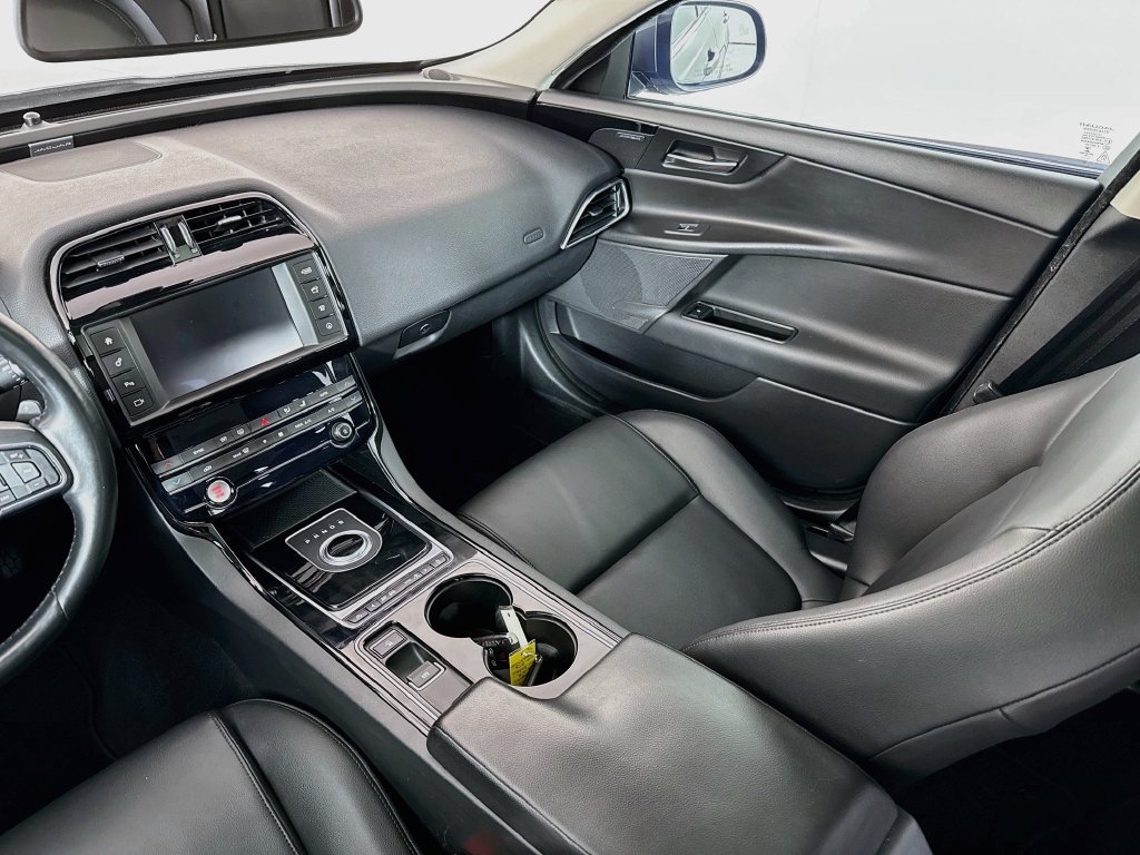 Used 2017 Jaguar XE Premium AWD/4WD image 25