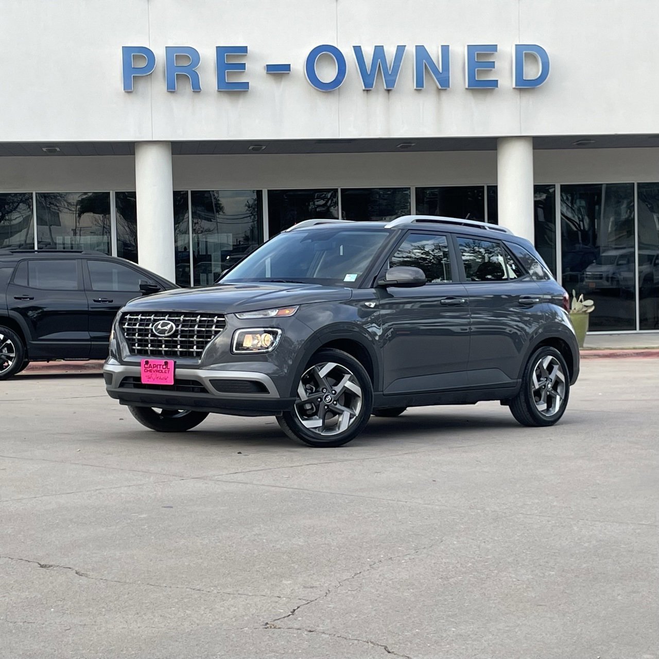 Used 2025 Hyundai Venue SEL image 2