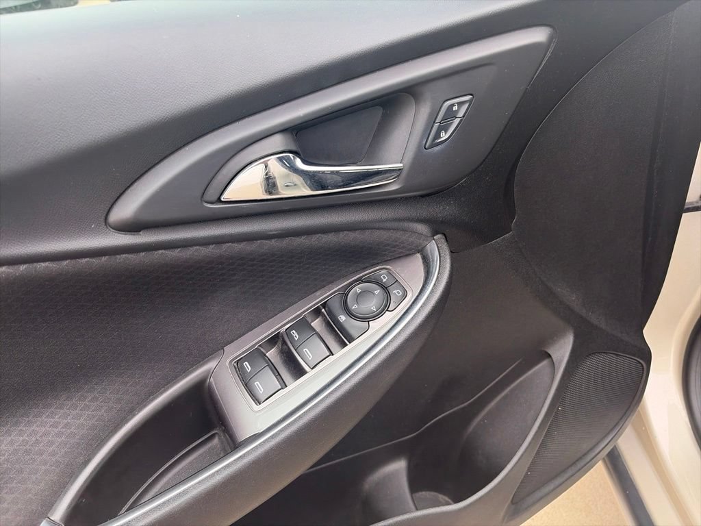 Used 2016 Chevrolet Malibu LT FWD image 18